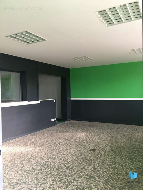 Commerce à LE LUART