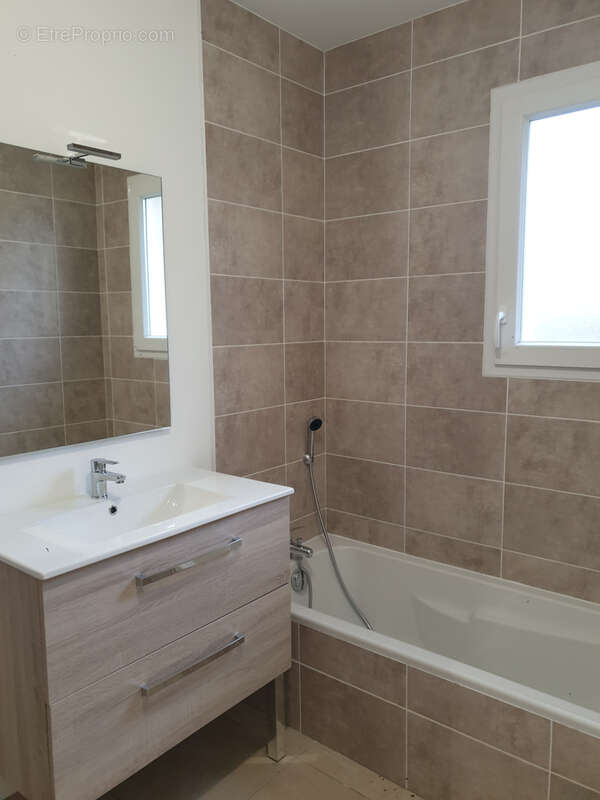 Maison à VARENNES-LES-MACON