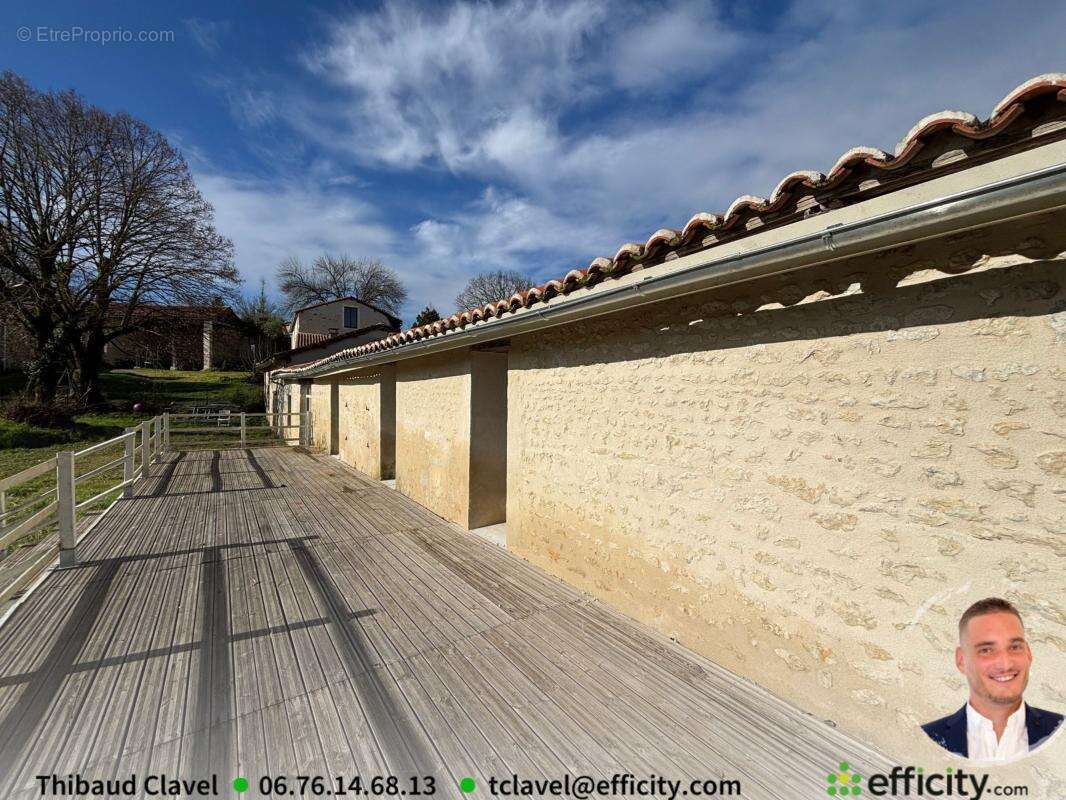 Maison à VILLEBOIS-LAVALETTE