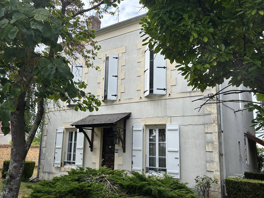Maison à VARENNES-VAUZELLES