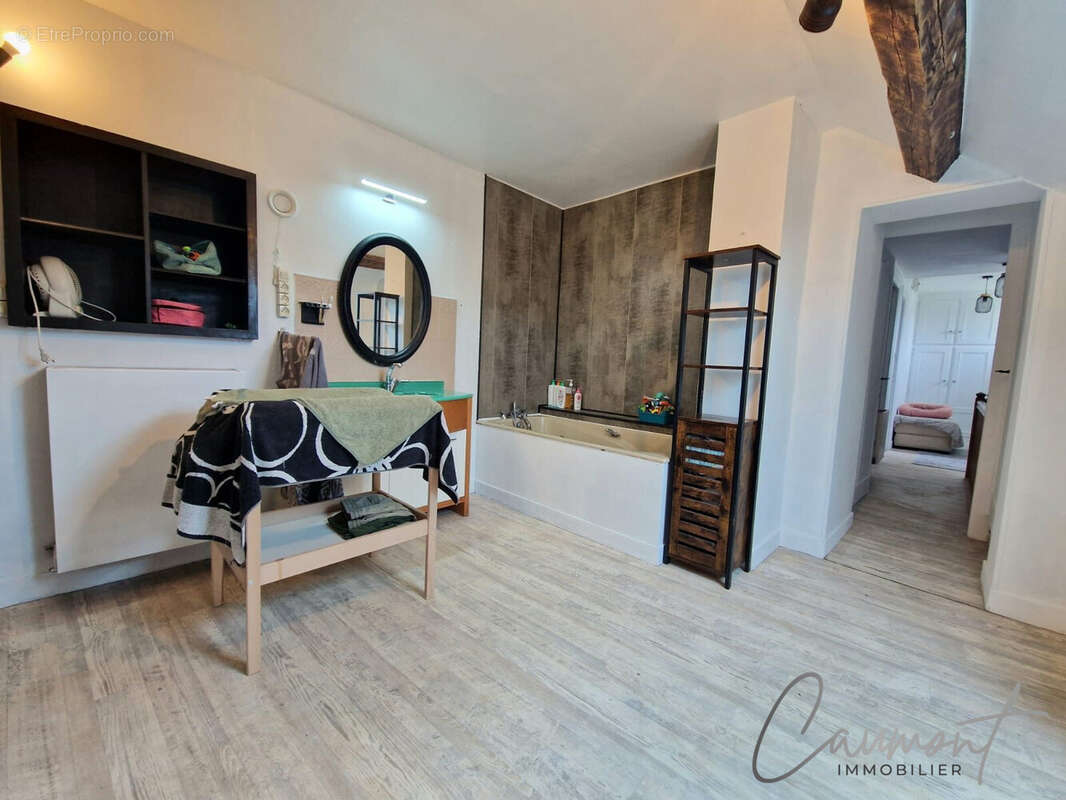 Maison à GRUCHET-LE-VALASSE