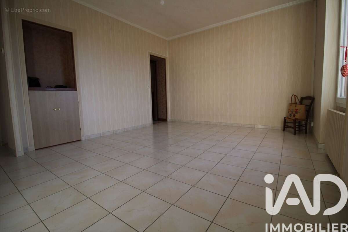 Photo 8 - Maison à VARENNES-VAUZELLES