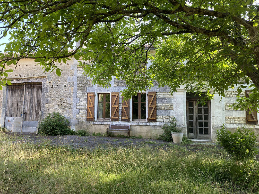 Maison à CHAMPNIERS