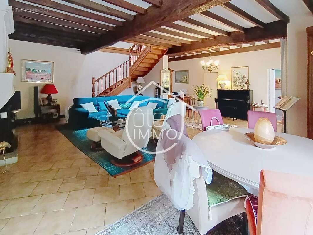 PRIGONRIEUX : Charmante propriété de 348m²  avec piscine - photo 3