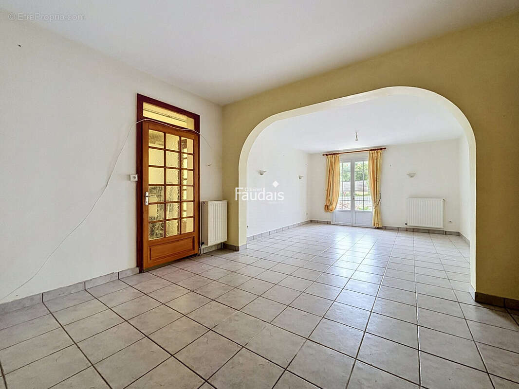 Maison 111 m² à Saint-Germain-D'elle  - photo 3