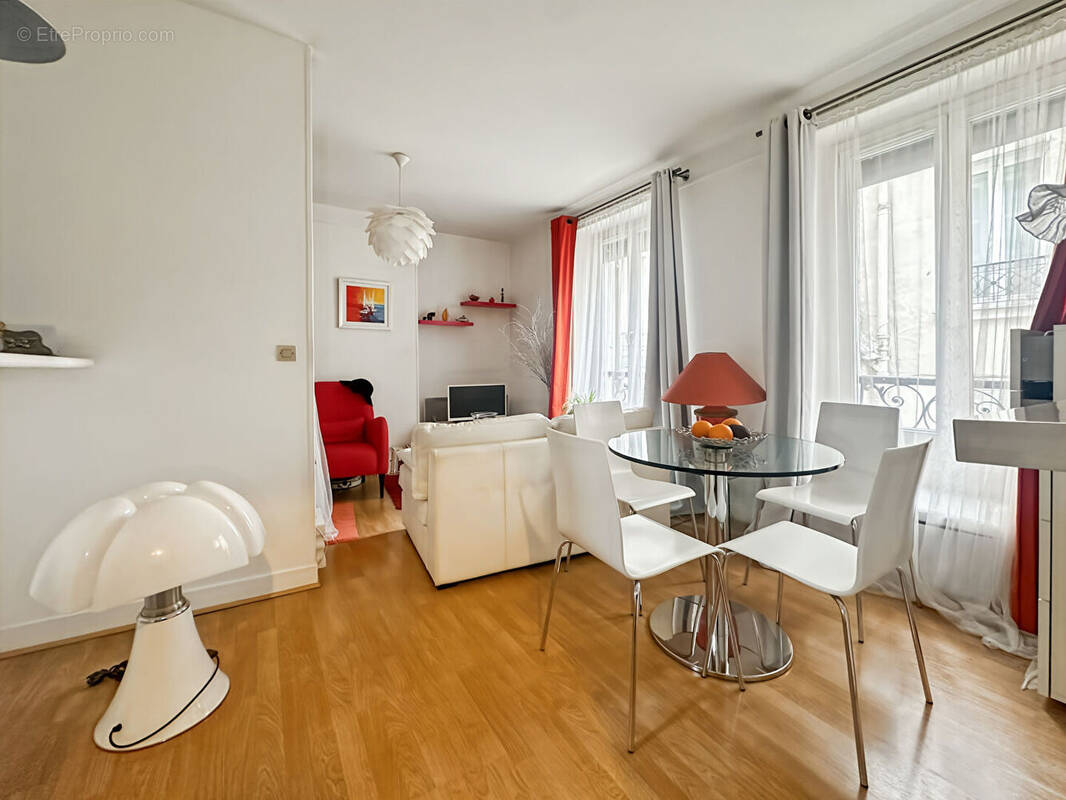 Appartement à PARIS-18E