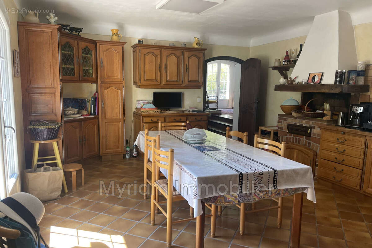 Maison 188 m² à Peymeinade  - photo 6