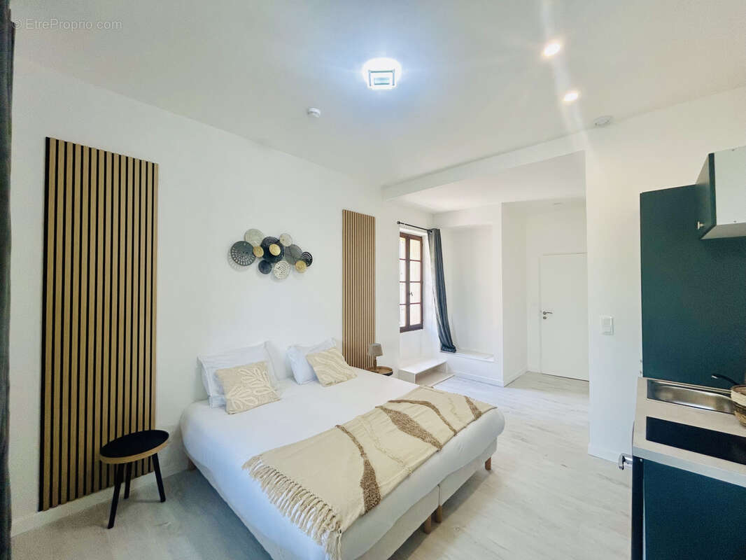 Commerce à MOUSTIERS-SAINTE-MARIE