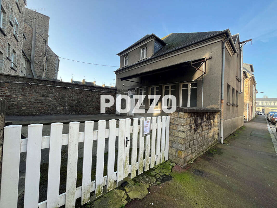 Maison à SAINT-HILAIRE-DU-HARCOUET