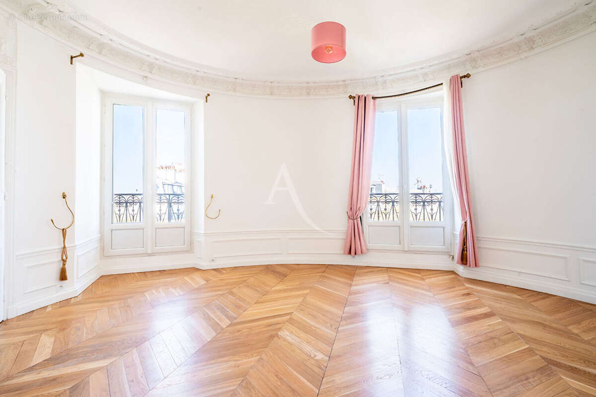 Appartement à PARIS-8E