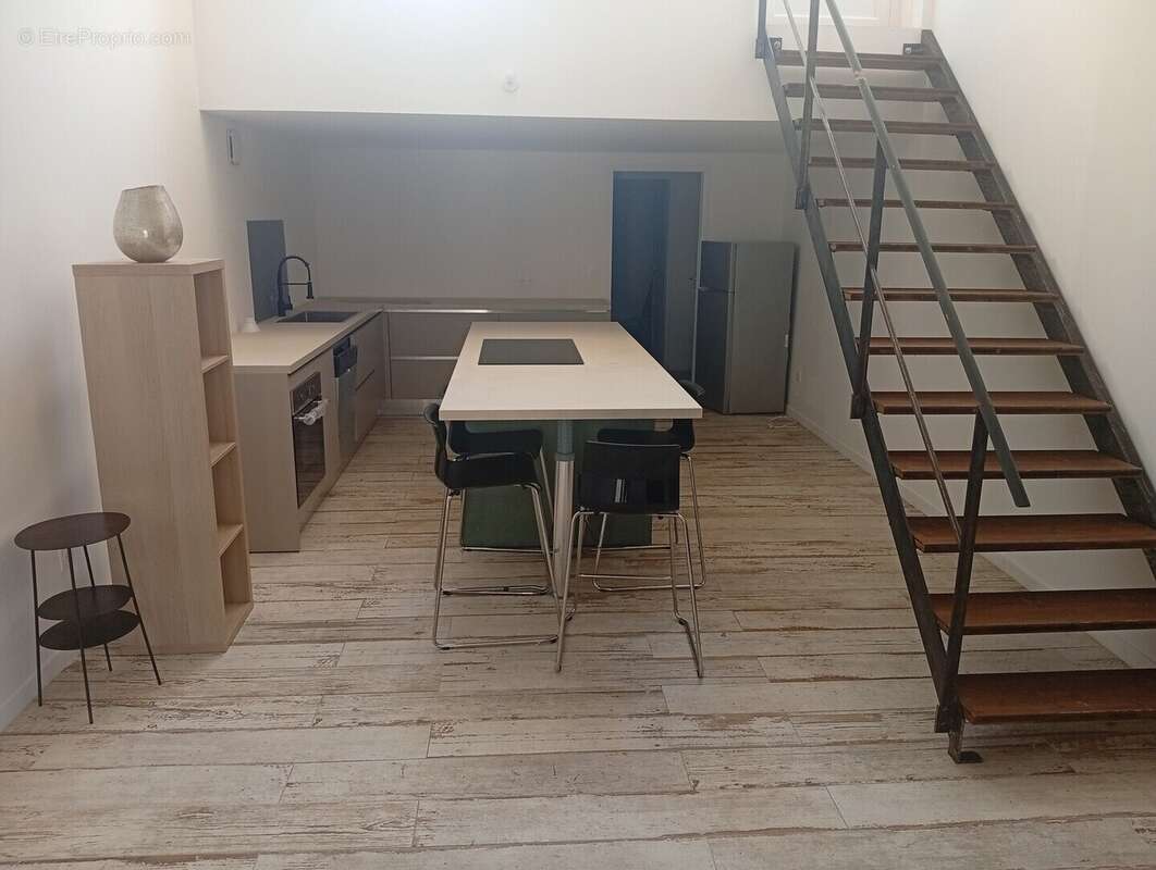 Appartement 91 m² à Rognes  - photo 142