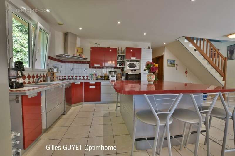 BERNAY,MAISON INDIVIDUELLE T9, DPE:C  177M  6 chambres. Terrain de 1000M² env. 319990€ - photo 4