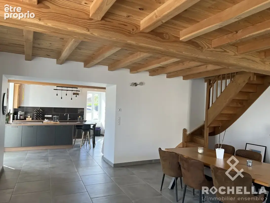 Maison 129 m² à Puyrolland  - photo 6