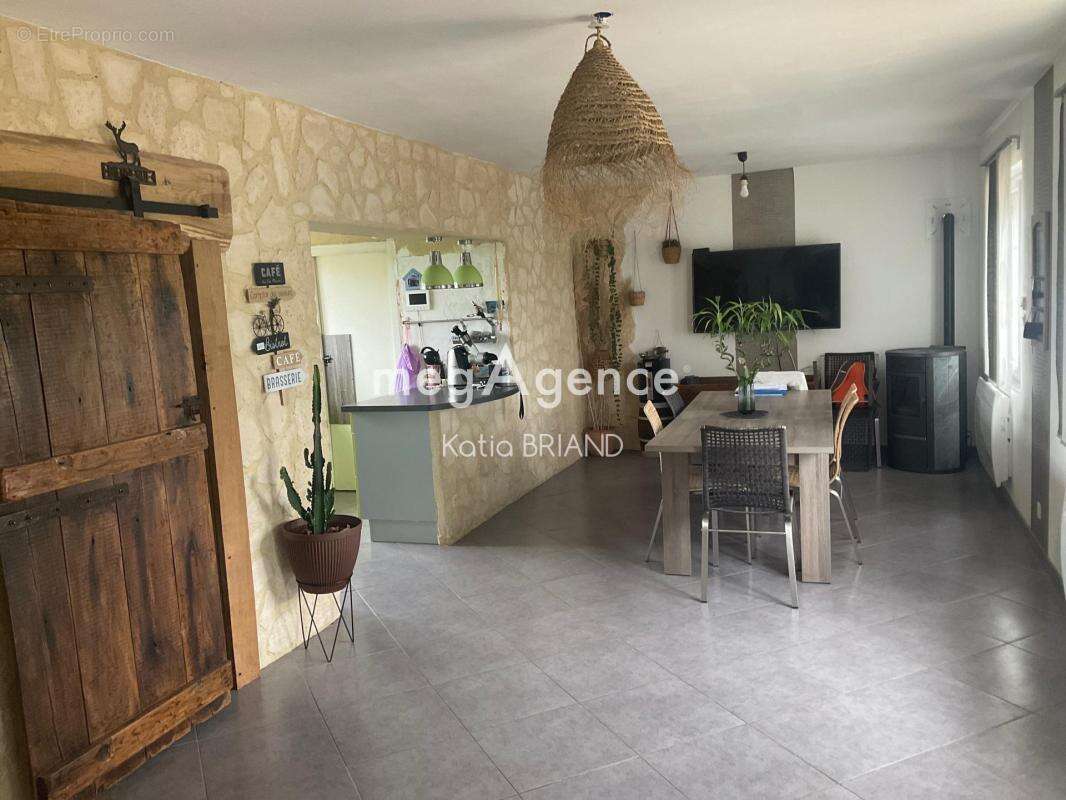 Maison rénovée avec piscine et garage - photo 6