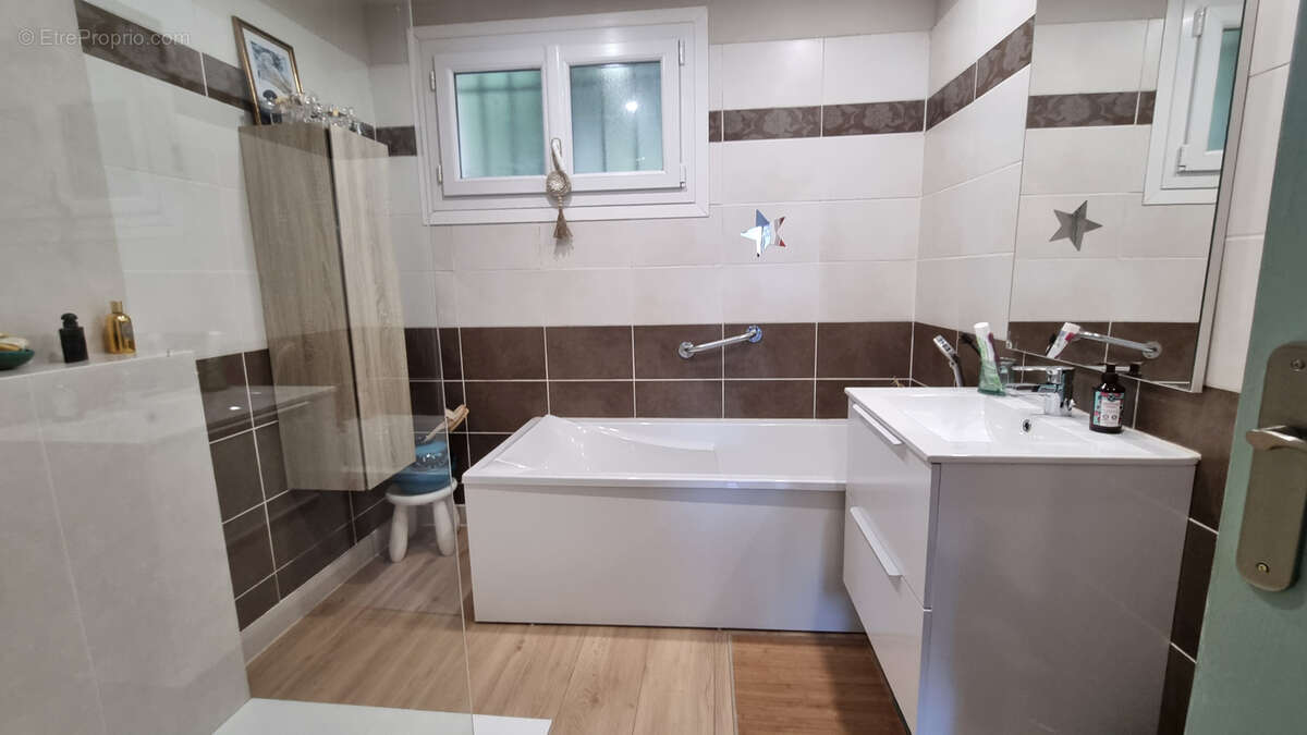 Maison à LAMALOU-LES-BAINS