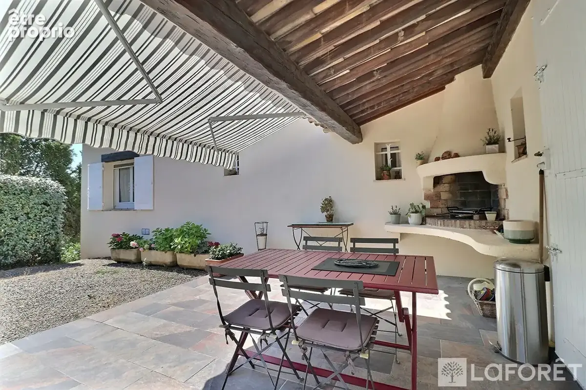 Saint-Raphaël  Villa rénovée avec vue mer, piscine et vaste terrain - photo 6