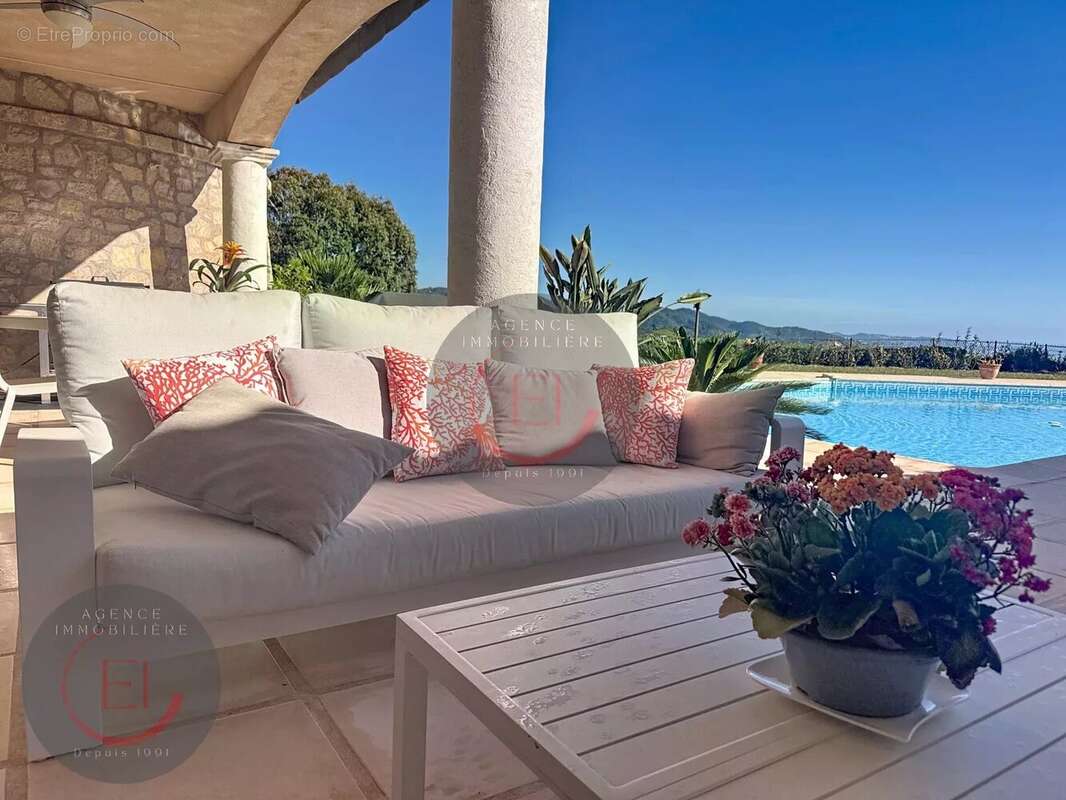 Maison à LES ADRETS-DE-L&#039;ESTEREL