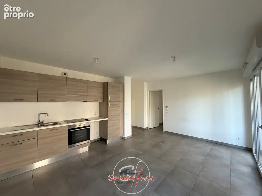 Appartement à CARROS