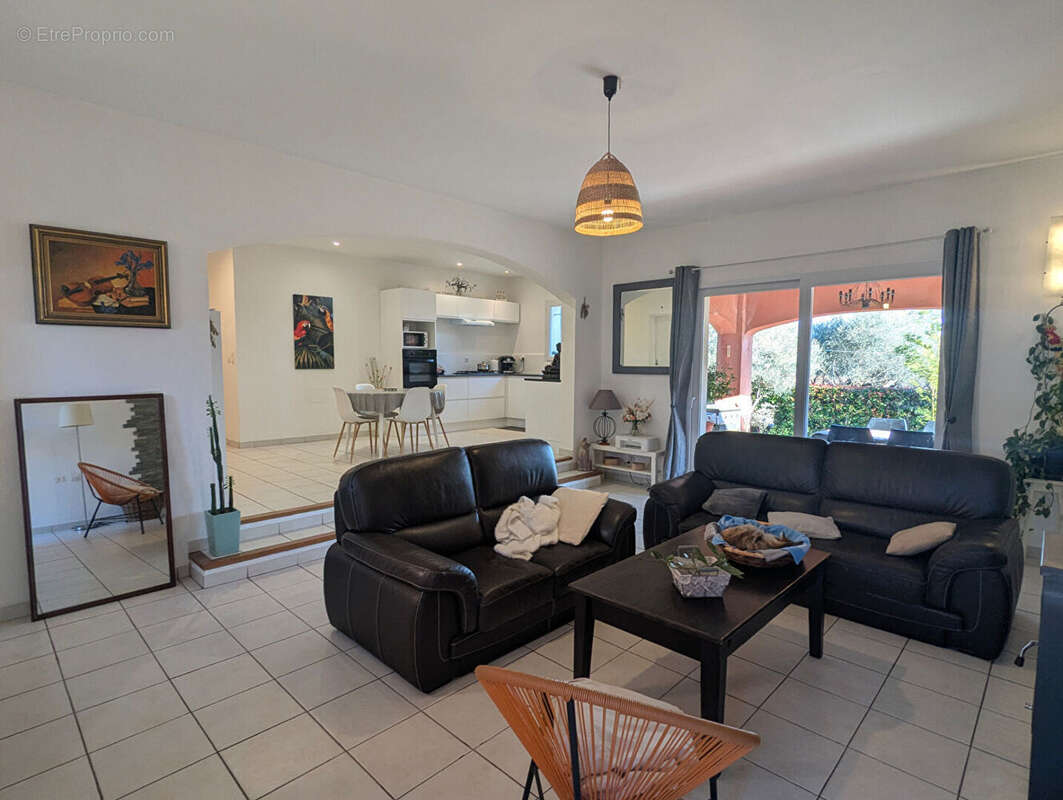 VILLECROZE jolie maison de plain-pied 127 m², 5 pièces, garage au calme - photo 9