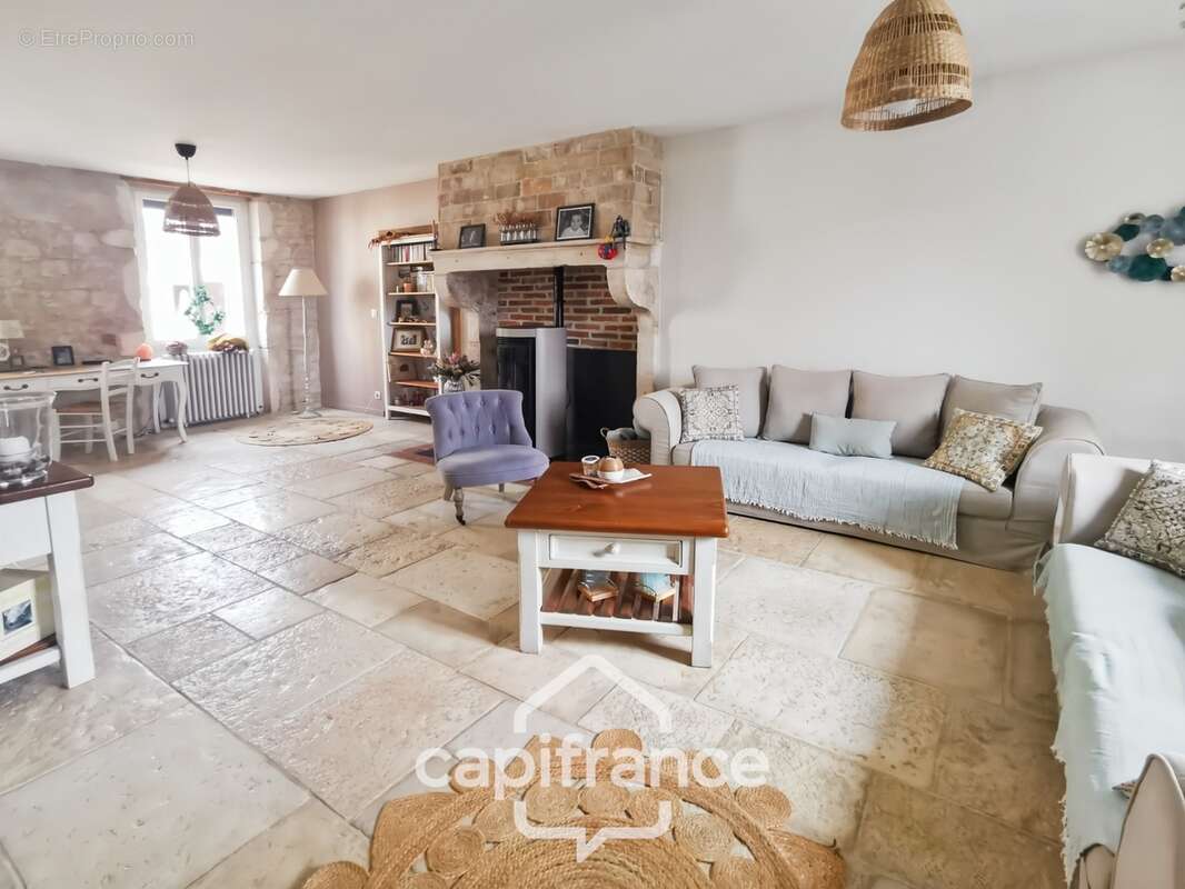 Maison à vendre de 150m² à EPERVANS (71) - photo 6