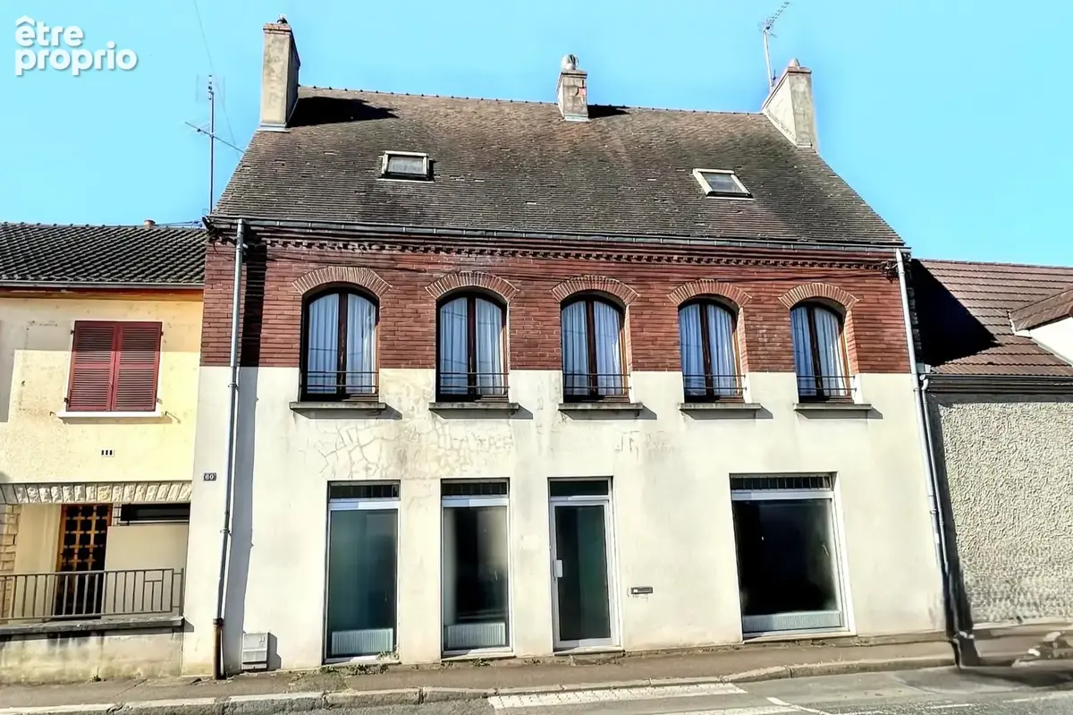 Immeuble de caractere au centre ville de digoin - photo 2