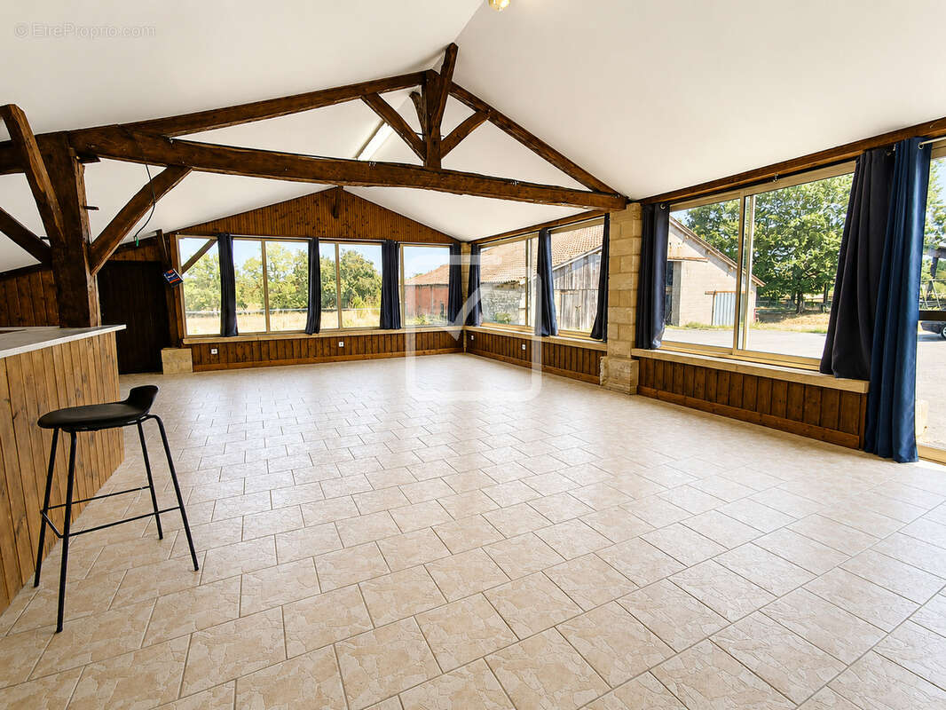Rare   propriété équestre près de villeréal   20 ha   25 boxes   2 aires couvertes   2 habitations - photo 18