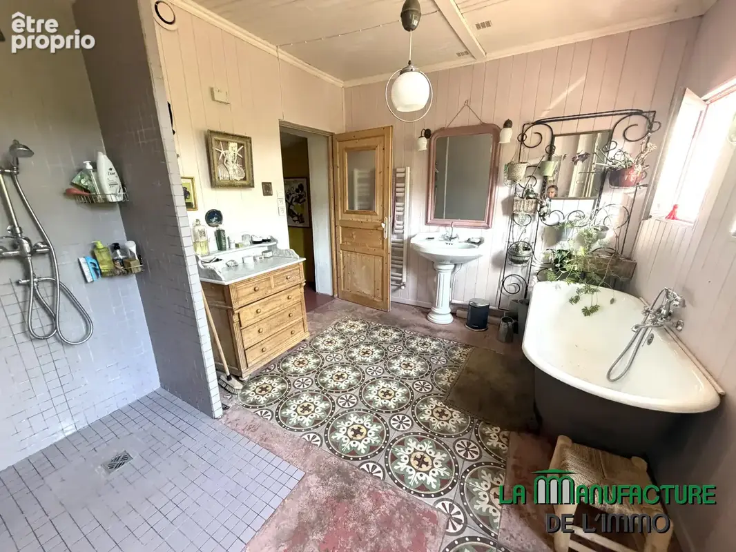 Maison bourgeoise de 1906 - 297.93 m2 habitables - parcelle de terrain de 2480 m2- secteur Cotatay / La Poura - photo 11