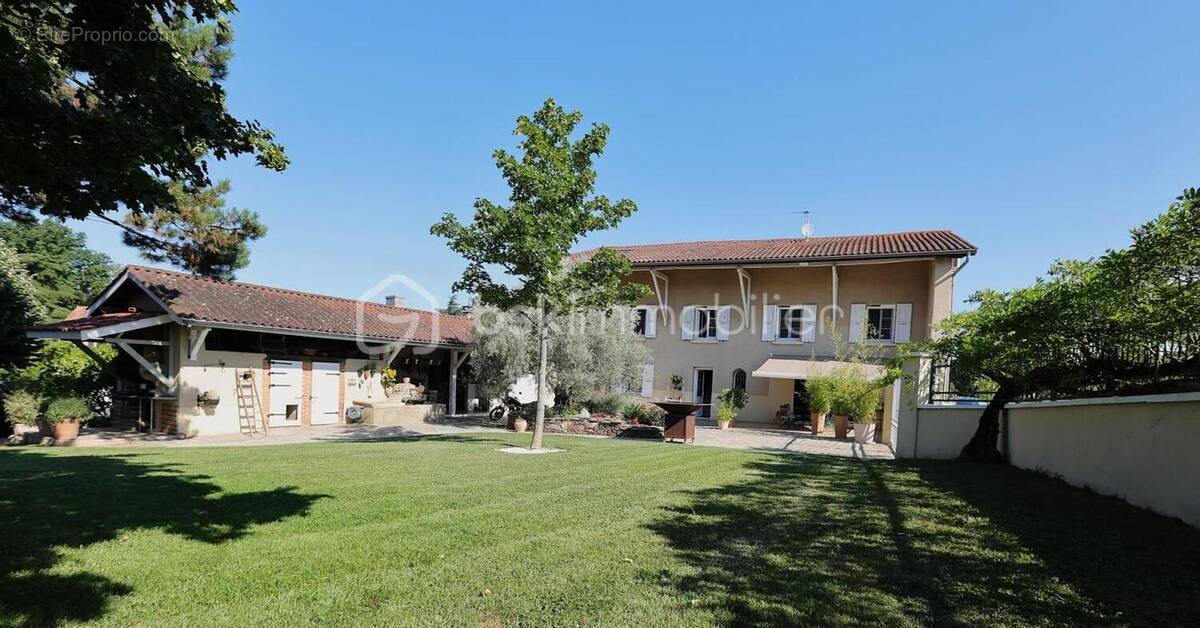 Maison à EYZIN-PINET