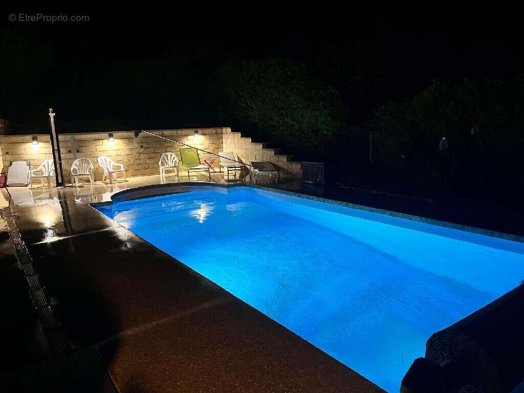 Maison à CRUSEILLES