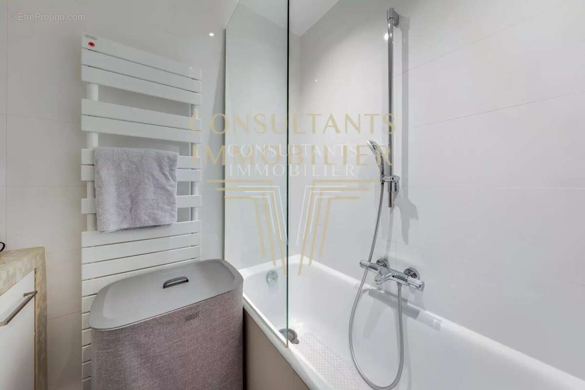 Appartement à NEUILLY-SUR-SEINE