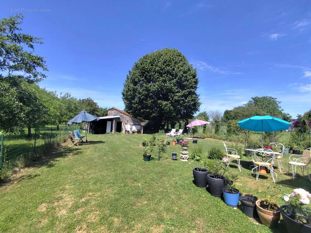Joli cottage de 3 chambres avec grand jardin et grange, près de Civray - photo 17