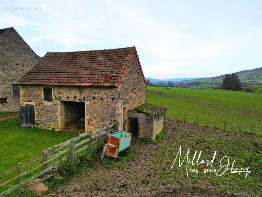 Terrain à VAUX-EN-PRE