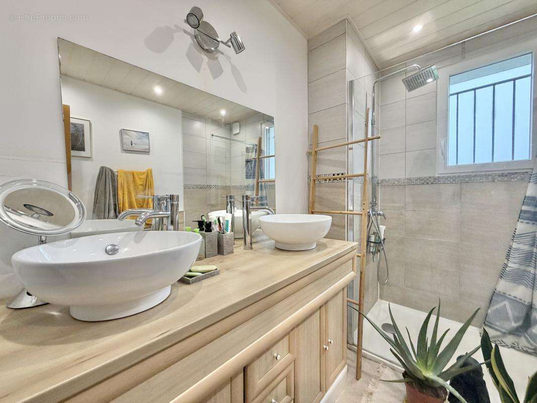 Maison à COURS-LES-BARRES