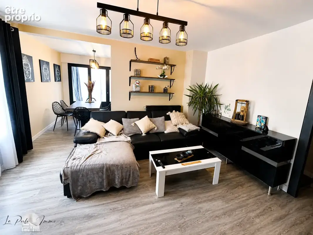 T3 de 75 m2 • 2 loggias • terrasse • 2 garages • 1 parking • 1 cave - photo 3