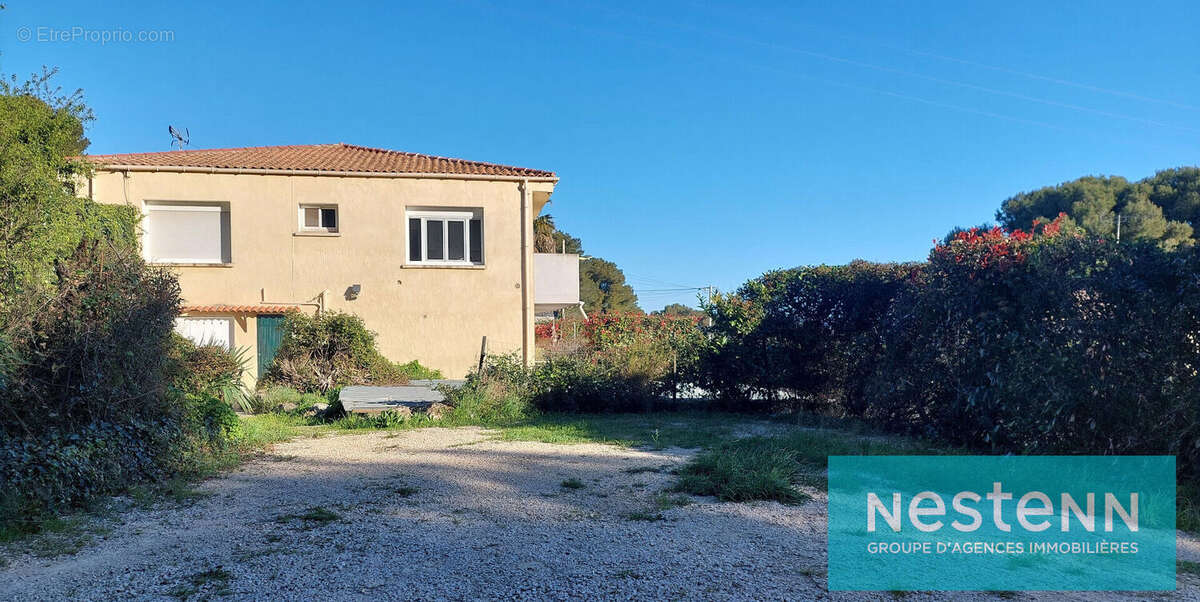 Appartement à SAINT-MITRE-LES-REMPARTS