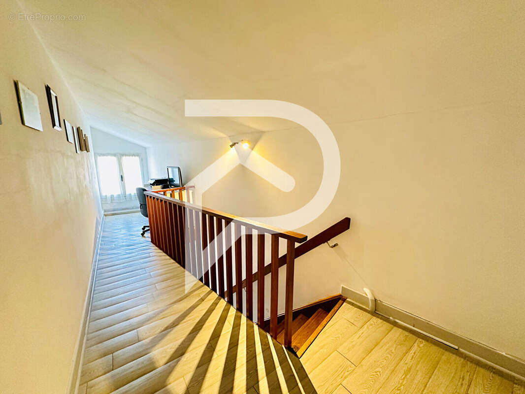 Maison à MANDRES-LA-COTE