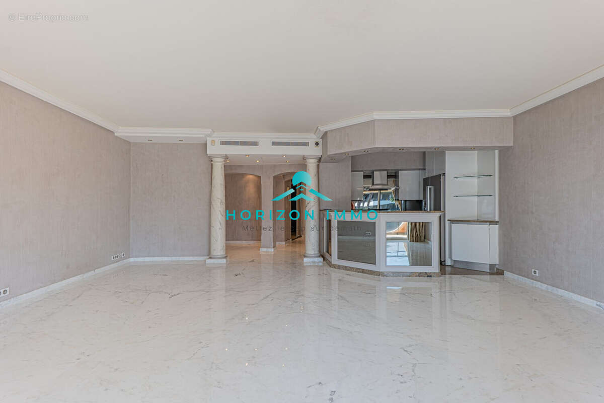 Appartement à VILLENEUVE-LOUBET