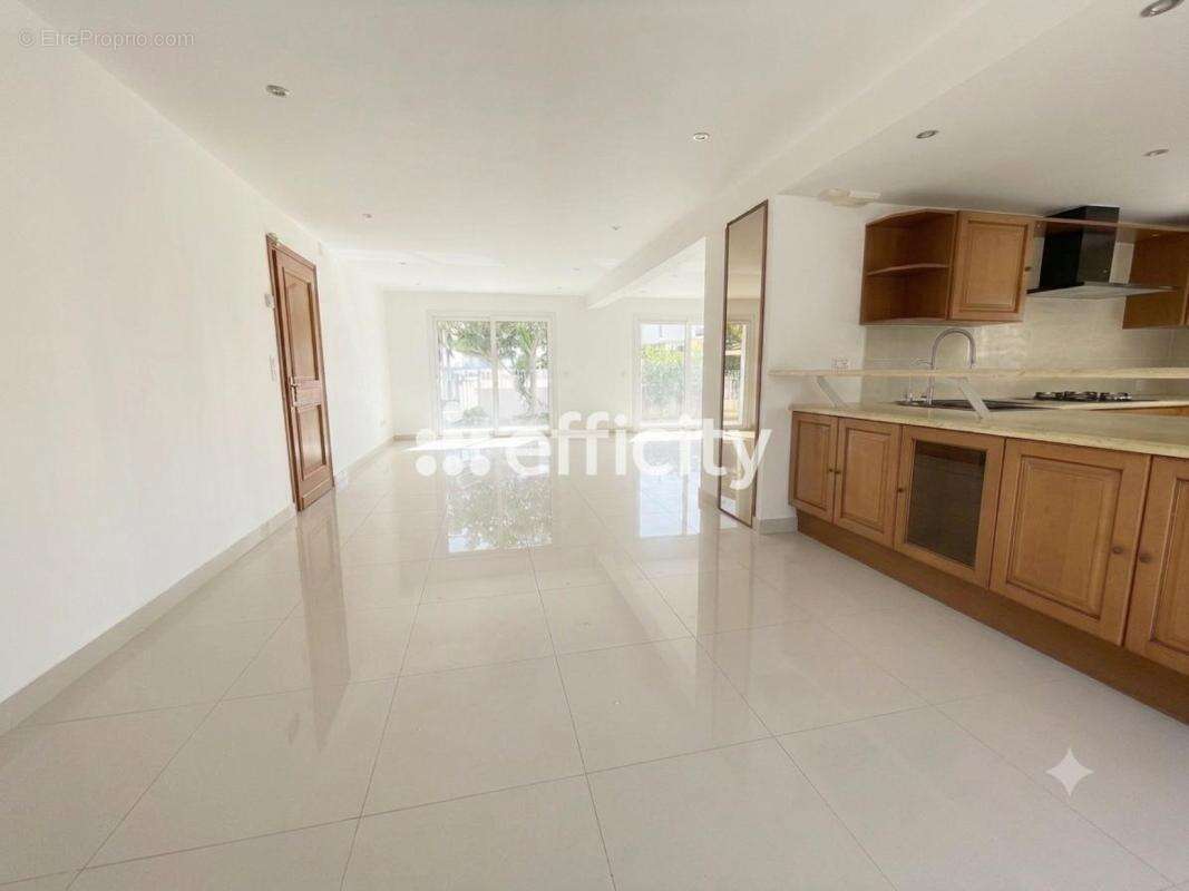 Maison 155 m² à Merignac  - photo 3