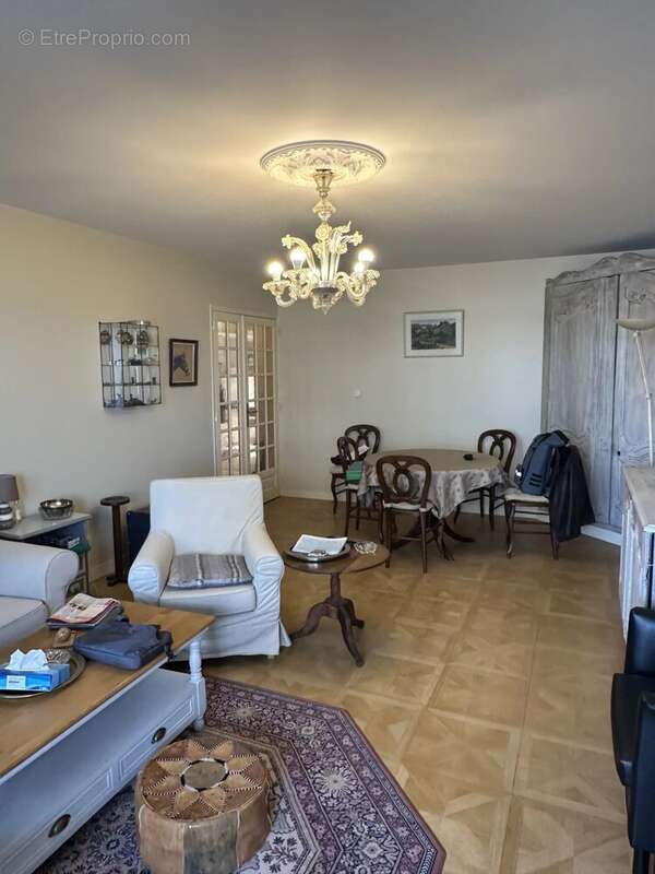 Appartement à CHARENTON-LE-PONT