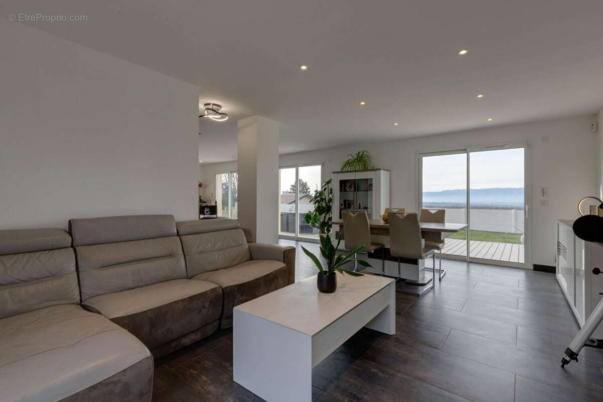 Maison à SAINT-CERGUES