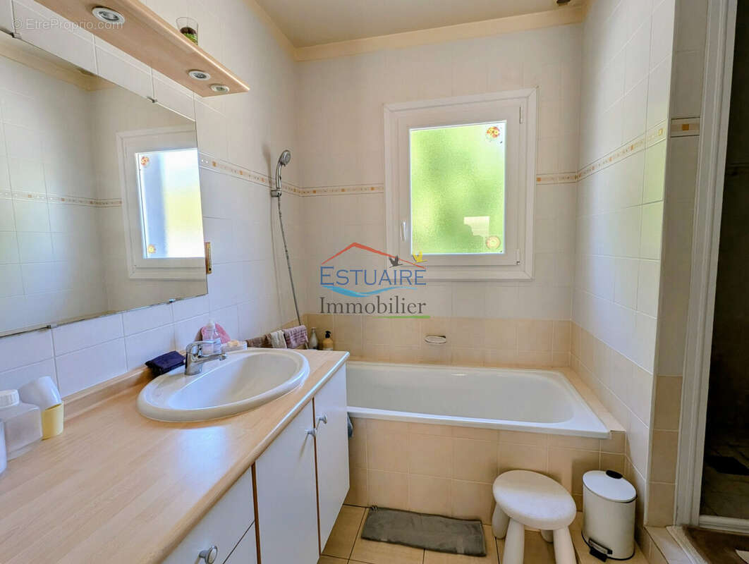 Maison 93 m² à Saffre  - photo 7