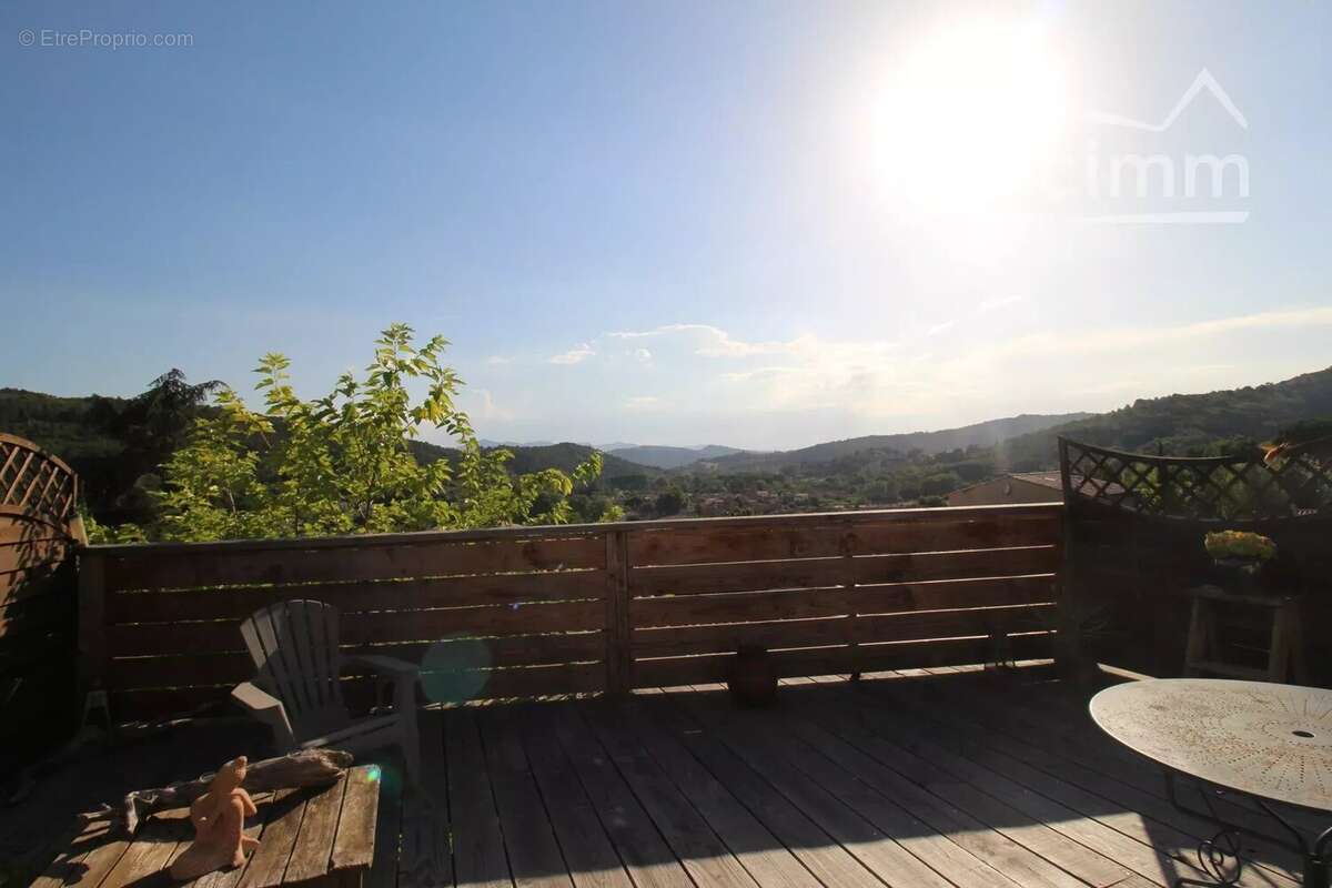 A vendre maison 4 faces de plain pied avec annexe, jardin et garage - photo 3