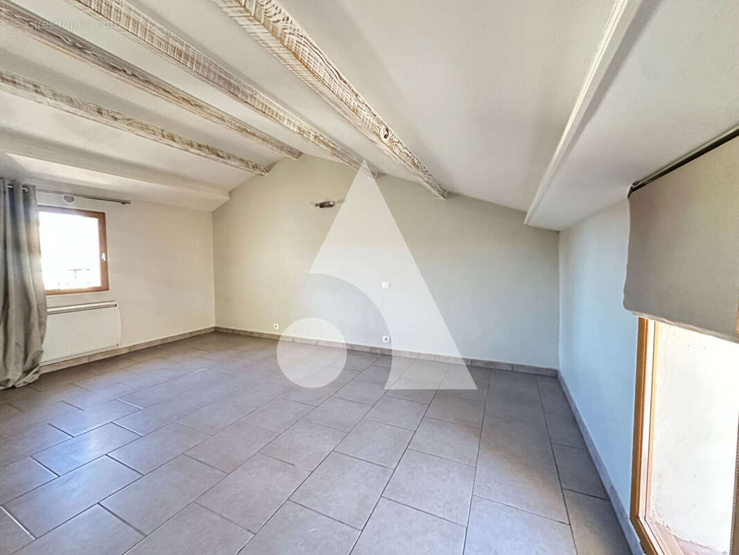 Appartement à CADENET