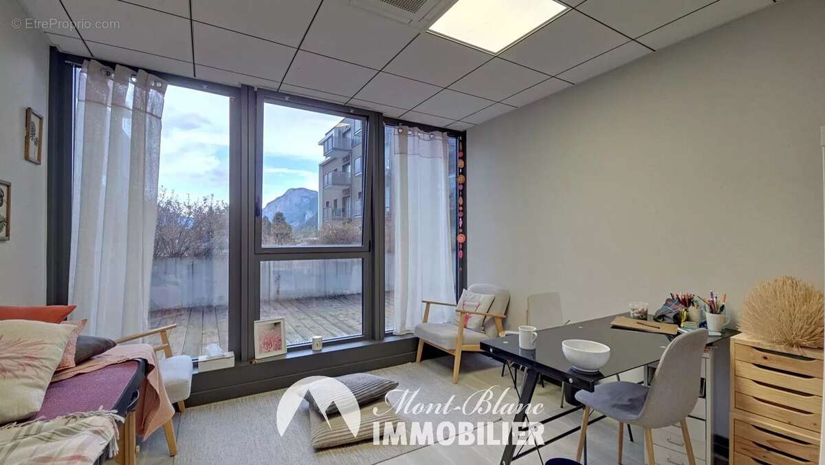 Espace commercial moderne à Sallanches - photo 4