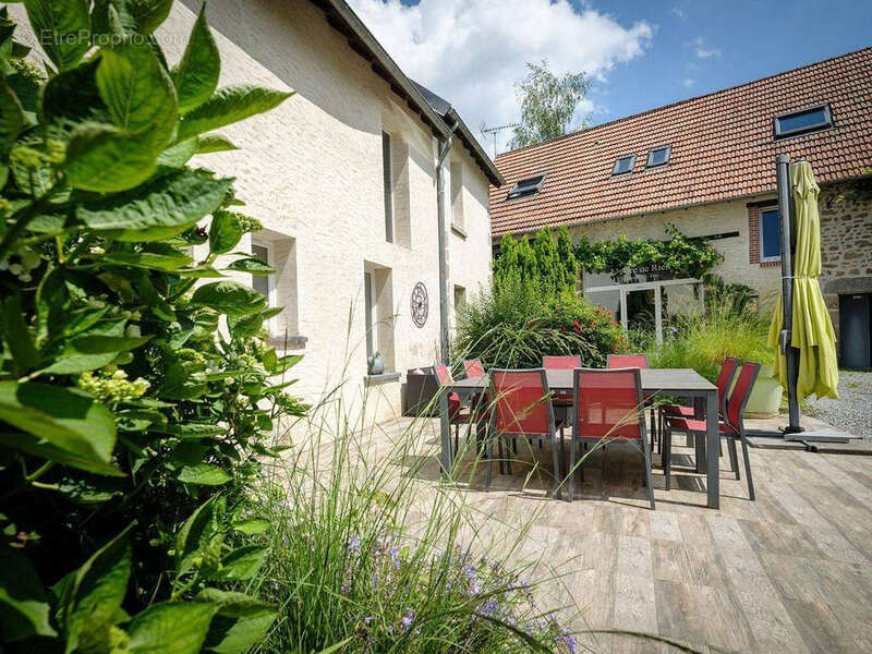 Commerce à SAINT-VAURY