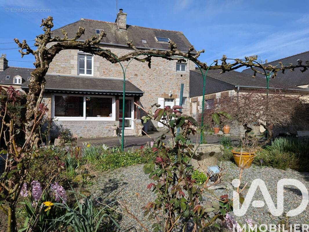 Photo 1 - Maison à LOUVIGNE-DU-DESERT