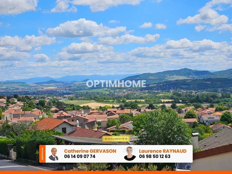 Maison à vendre 8 pièces - 6 chambres- terrain de 884 m2 -belle vue dégagée- LA ROCHE BLANCHE (63) - photo 2
