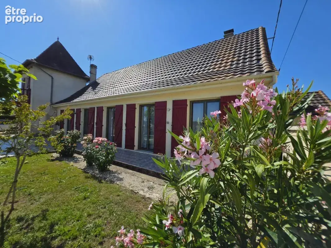 Maison Saint Pierre D'eyraud 8 pièce(s) 159 m2 avec garage de 424m2 - photo 16