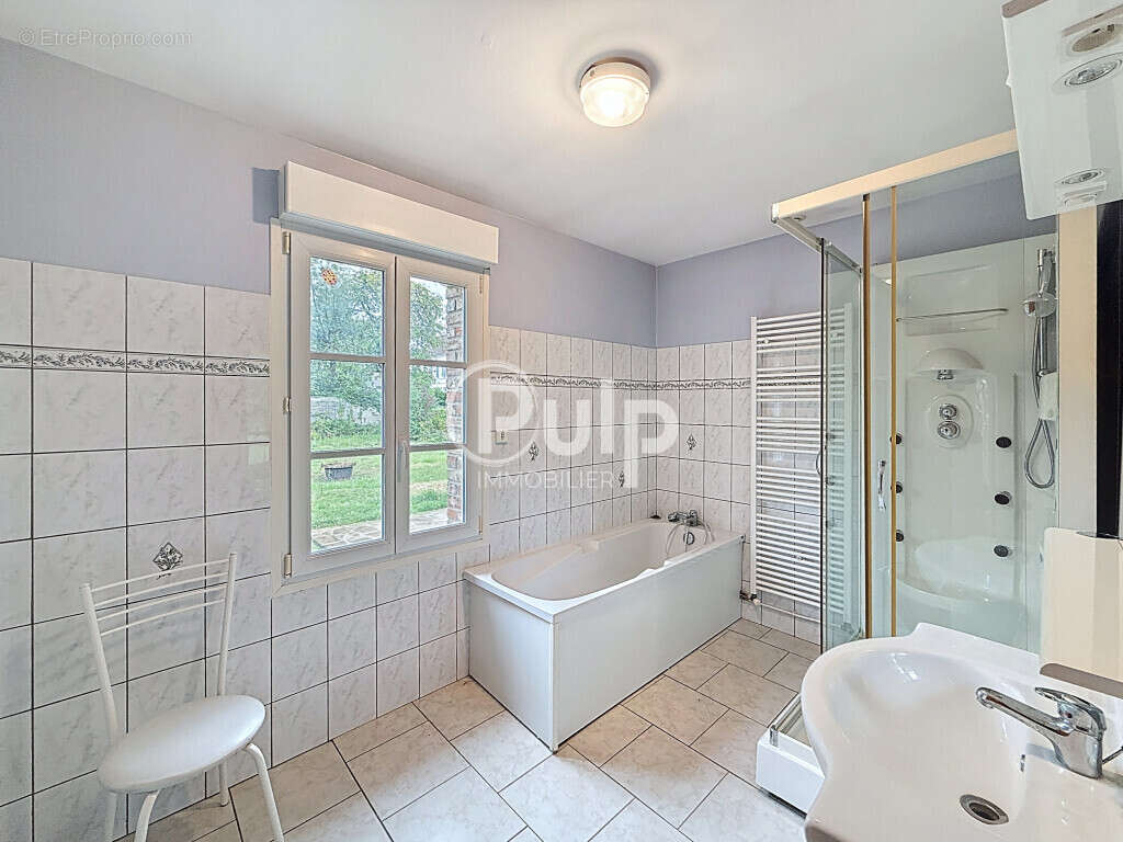 Maison à AIX-EN-ISSART