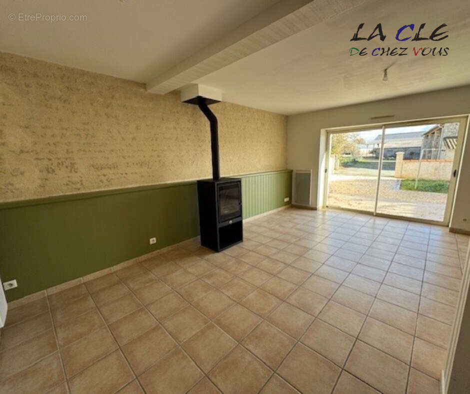 Maison à FAYE-SUR-ARDIN